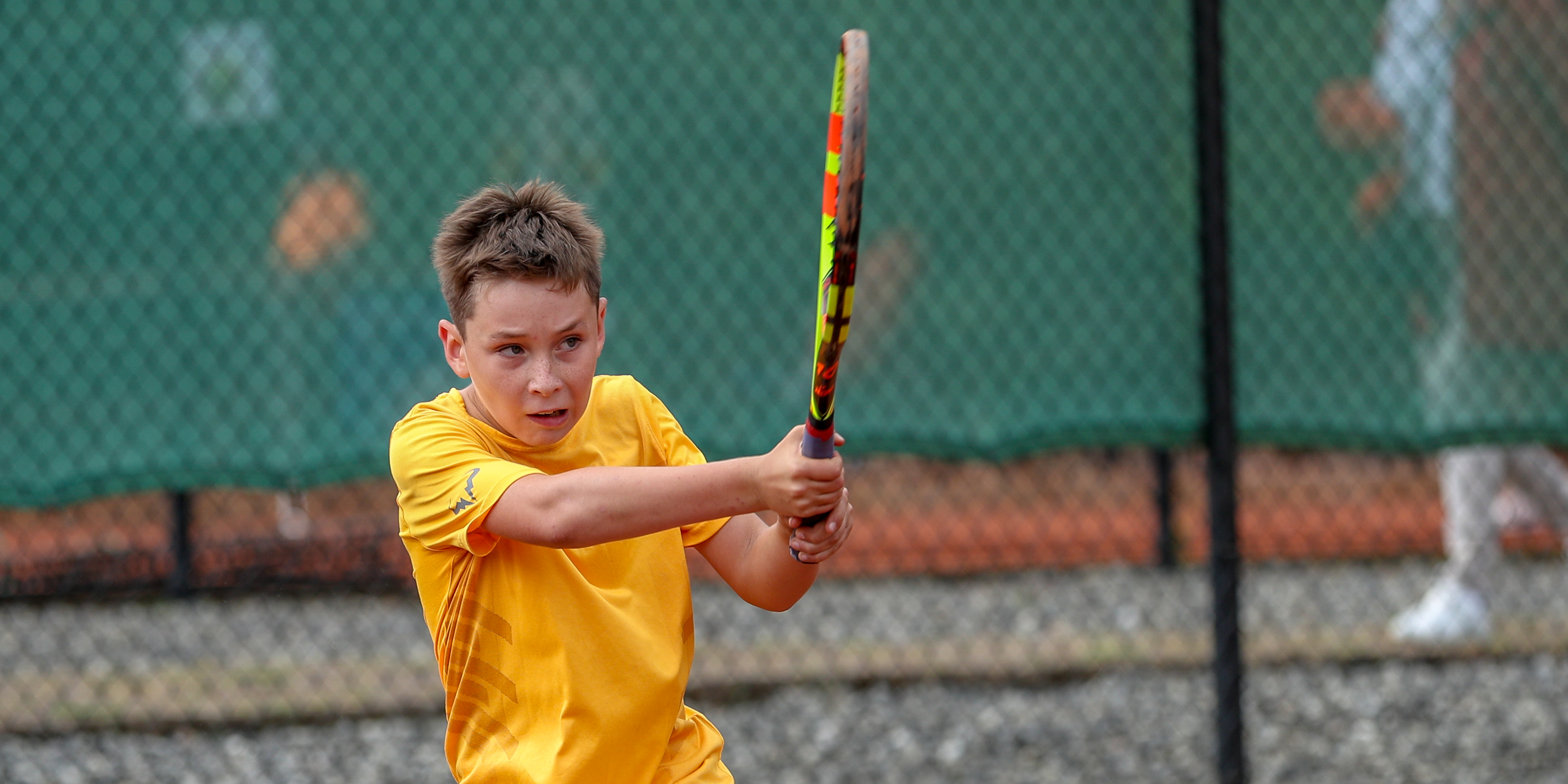 jeugd jongen backhand fanatiek focus