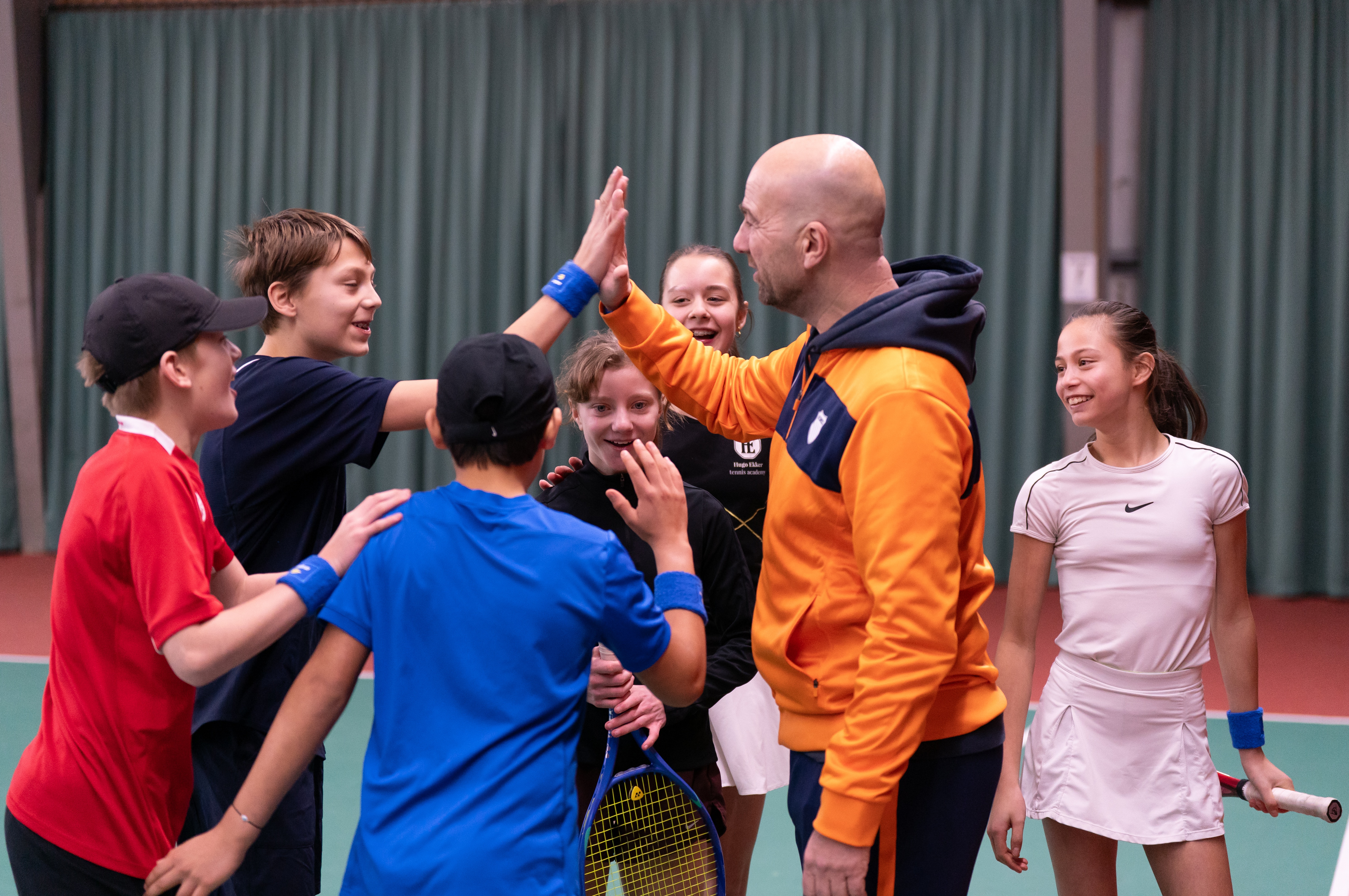 Winnende team met coach Denny van den Berg